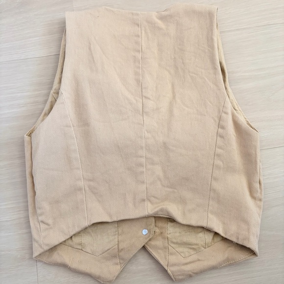 Forever 21 Tan Button-Up Vest - Picture 2 of 2
